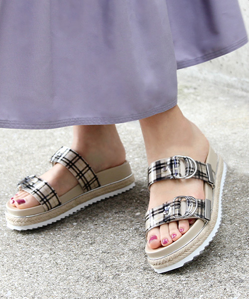 RANDA(ランダ)の「バックルデザインスポーティーサンダル(サンダル・レディース・ピンク/シルバー/チェック・LL/S/M/L)」の1枚目の写真