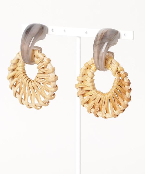 tone（トーン）の「【Caramel late】スタッド×ラタンピアス（ピアス（両耳用）・レディース・ベージュ/グレー・FREE）」の2枚目の写真