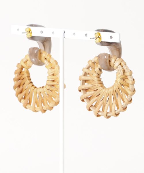 tone（トーン）の「【Caramel late】スタッド×ラタンピアス（ピアス（両耳用）・レディース・ベージュ/グレー・FREE）」の3枚目の写真