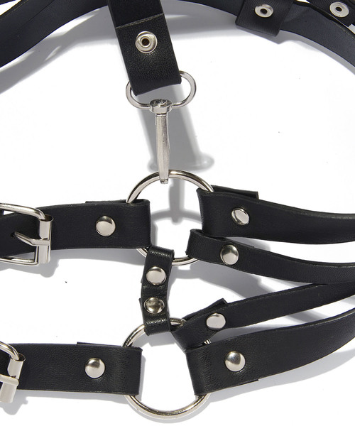 SPINNS（スピンズ）の「合皮リングハーネスベルト（ベルト・レディース・ブラック/ホワイト・ONESIZE）」の4枚目の写真