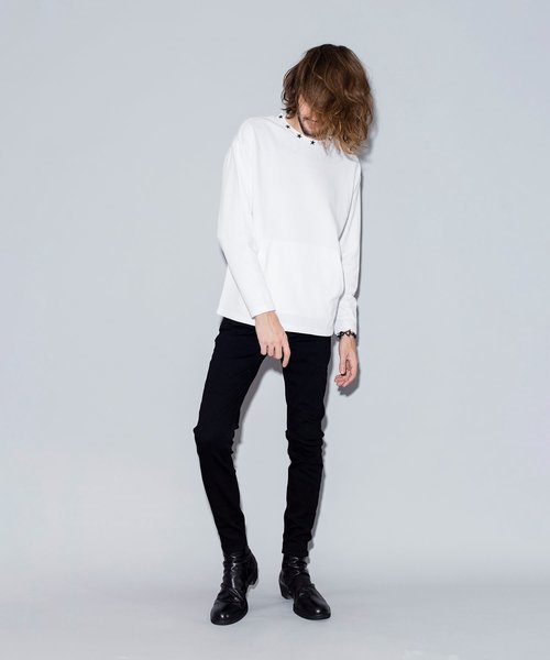NO ID.(ノーアイディ)の「【NO ID.】Neck Embroidery Pullover / ネック 刺繍 プルオーバー(Tシャツ/カットソー・メンズ・ブラック/オレンジ/パープル/アイボリー・1/2)」の2枚目の写真