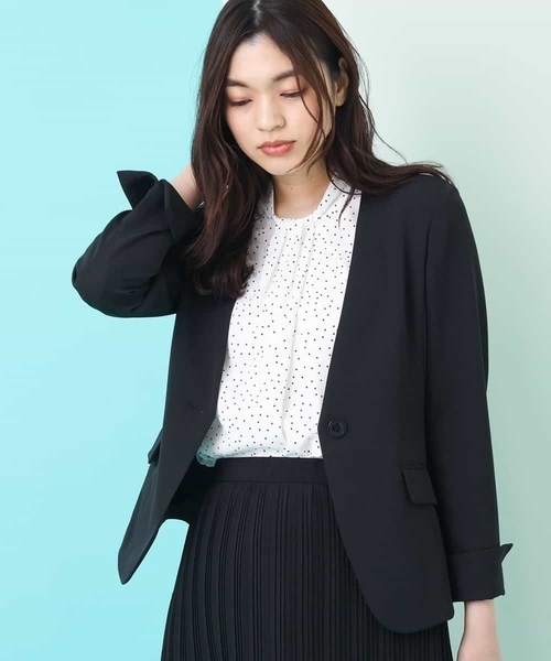 a.v.v（アーヴェヴェ）の「【セットアップ対応】Ｖネックジャケット（セットアップ・レディース・ブラック/ベージュ/ブルー・38/40/42/36/34）」の2枚目の写真