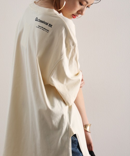 classicalelf(クラシカルエルフ)の「ショルダーロゴバックプリント サイドスリット入り無地クルーネックビッグシルエットTシャツ(半端袖)(Tシャツ/カットソー・レディース・ブラウン/ベージュ/ホワイト/ブラック・X-LARGE/MEDIUM)」の16枚目の写真