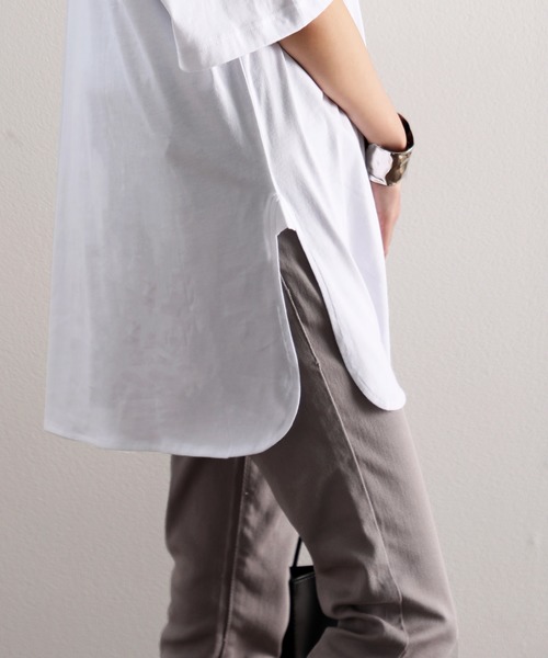 classicalelf(クラシカルエルフ)の「ショルダーロゴバックプリント サイドスリット入り無地クルーネックビッグシルエットTシャツ(半端袖)(Tシャツ/カットソー・レディース・ブラウン/ベージュ/ホワイト/ブラック・X-LARGE/MEDIUM)」の19枚目の写真
