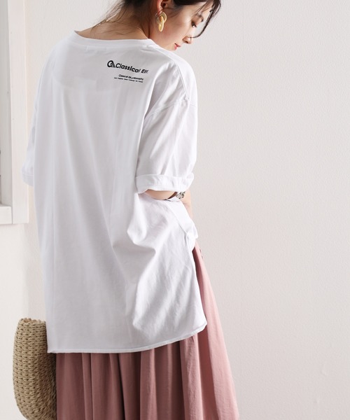 classicalelf(クラシカルエルフ)の「ショルダーロゴバックプリント サイドスリット入り無地クルーネックビッグシルエットTシャツ(半端袖)(Tシャツ/カットソー・レディース・ブラウン/ベージュ/ホワイト/ブラック・X-LARGE/MEDIUM)」の12枚目の写真
