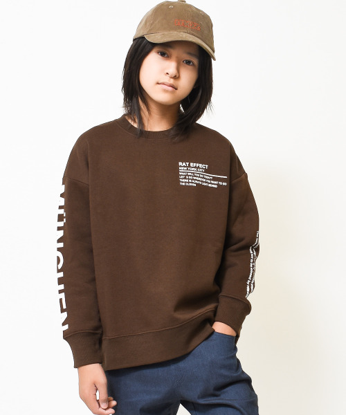 RAT EFFECT（ラットエフェクト）の「【裏起毛】袖プリントビッグトレーナー（スウェット・キッズ・チャコールグレー/ブラウン/ブラック/ベージュ/オフホワイト/カーキ/ブルー・120/130/140/150/160/170）」の4枚目の写真