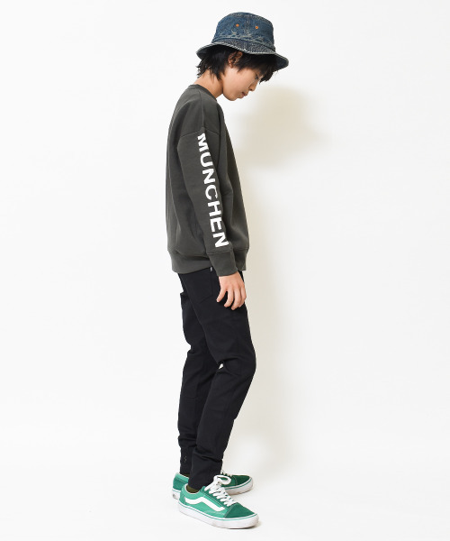 RAT EFFECT（ラットエフェクト）の「【裏起毛】袖プリントビッグトレーナー（スウェット・キッズ・チャコールグレー/ブラウン/ブラック/ベージュ/オフホワイト/カーキ/ブルー・120/130/140/150/160/170）」の11枚目の写真