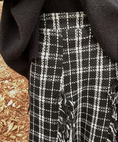 emi+（エミプラス）の「フリンジチェック柄ロングスカート（スカート・レディース・ブラック/ホワイト・S/M/L）」の9枚目の写真