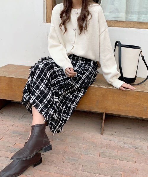 emi+（エミプラス）の「フリンジチェック柄ロングスカート（スカート・レディース・ブラック/ホワイト・S/M/L）」の12枚目の写真