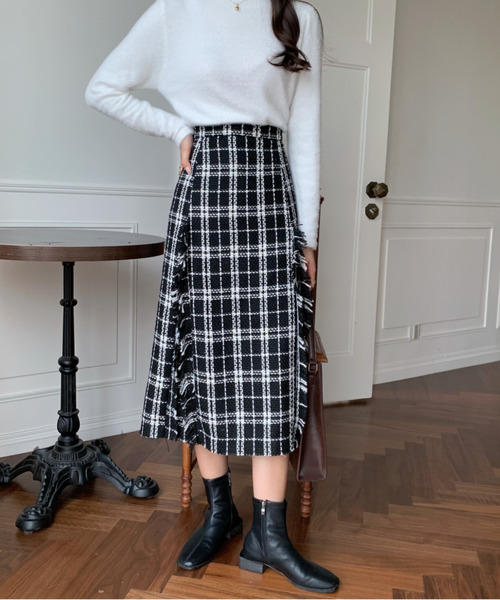 emi+（エミプラス）の「フリンジチェック柄ロングスカート（スカート・レディース・ブラック/ホワイト・S/M/L）」の22枚目の写真