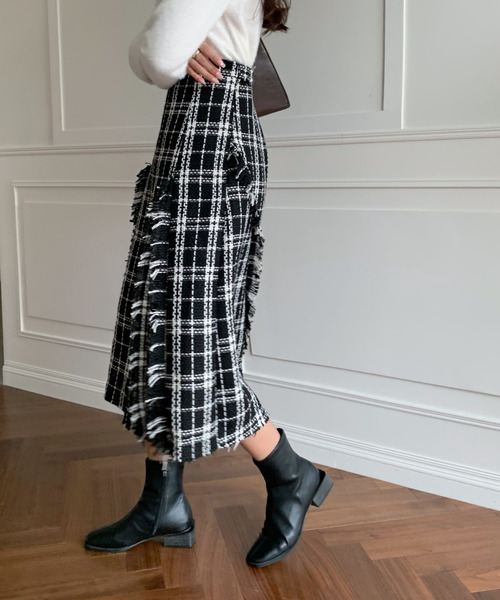 emi+（エミプラス）の「フリンジチェック柄ロングスカート（スカート・レディース・ブラック/ホワイト・S/M/L）」の19枚目の写真