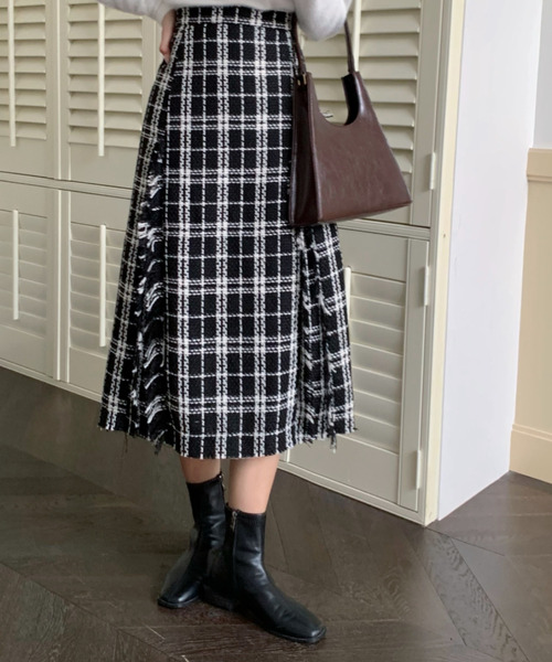 emi+（エミプラス）の「フリンジチェック柄ロングスカート（スカート・レディース・ブラック/ホワイト・S/M/L）」の18枚目の写真