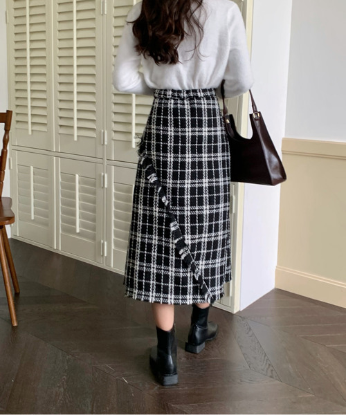 emi+（エミプラス）の「フリンジチェック柄ロングスカート（スカート・レディース・ブラック/ホワイト・S/M/L）」の16枚目の写真