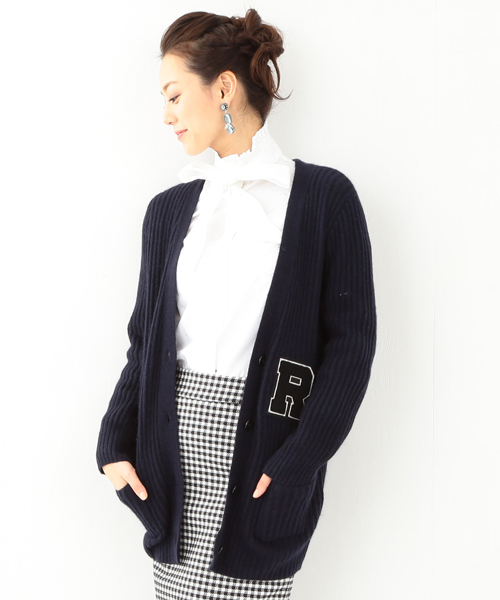 Ray BEAMS(レイビームス)の「Ray BEAMS / "R"レタード ロングV カーディガン(カーディガン/ボレロ・レディース・シルバー/ネイビー・ONE SIZE)」の1枚目の写真