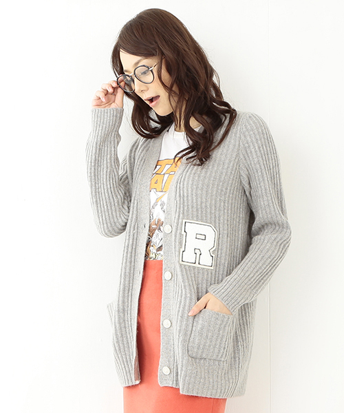 Ray BEAMS(レイビームス)の「Ray BEAMS / "R"レタード ロングV カーディガン(カーディガン/ボレロ・レディース・シルバー/ネイビー・ONE SIZE)」の2枚目の写真