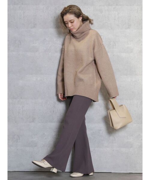 dazzlin（ダズリン）の「バックスリットラインタートルニットトップス（ニット/セーター・レディース・ブラック/アイボリー/モカ/ベージュ・FREE）」の8枚目の写真