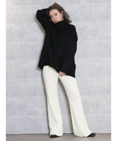 dazzlin（ダズリン）の「バックスリットラインタートルニットトップス（ニット/セーター・レディース・ブラック/アイボリー/モカ/ベージュ・FREE）」の13枚目の写真