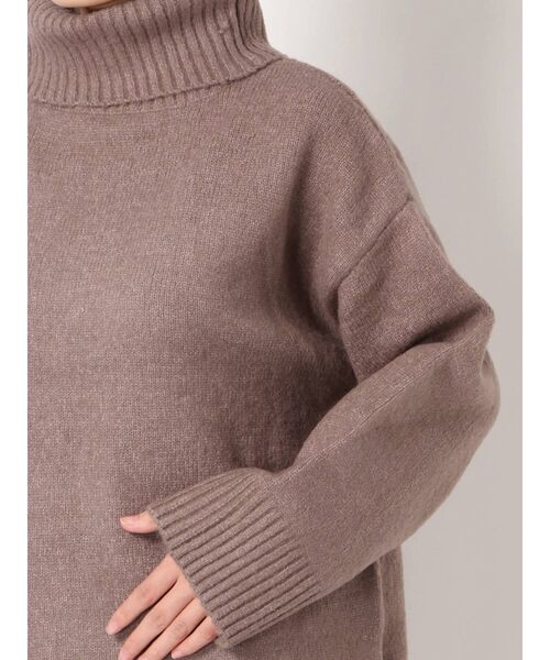 dazzlin（ダズリン）の「バックスリットラインタートルニットトップス（ニット/セーター・レディース・ブラック/アイボリー/モカ/ベージュ・FREE）」の14枚目の写真