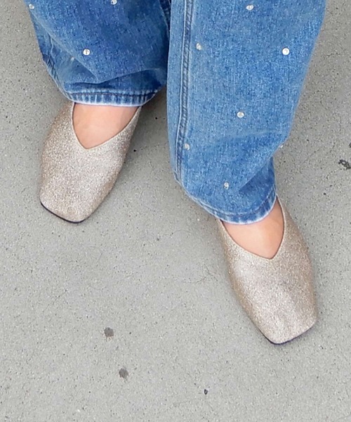 minia(ミニア)の「斜めワイドスクエアトゥのVカットフラットパンプス/かかとが踏めるバブーシュ(パンプス・レディース・ブラック/ベージュ/シルバー/アイボリー/ライトグリーン/パイソン/ホワイト系その他/ベージュ系その他/ブラウン/ゴールド系1/ピンク/ゼブラ/グリーン/イエロー/ベージュ系その他2/ブラック系その他/ガンメタ/レオパード/ブラック系その他2/ブラック系その他3・23.0cm/24.0cm/25.0cm/26.0cm/22.0cm/25.5cm/22.5cm/24.5cm/23.5cm)」の10枚目の写真