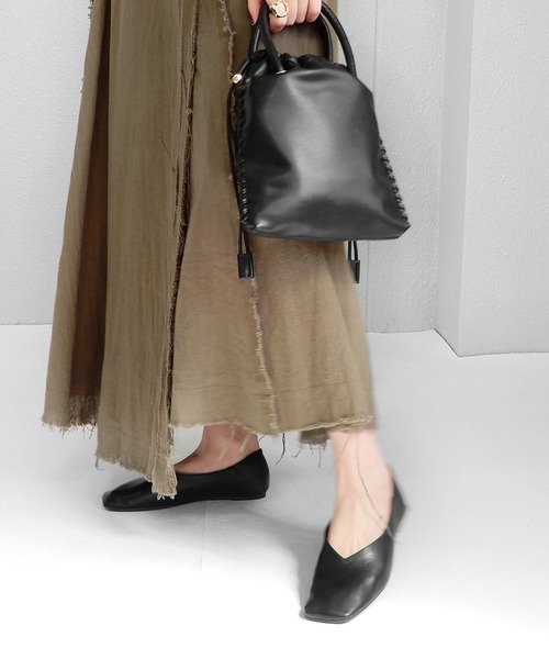 セール】斜めワイドスクエアトゥのVカットフラットパンプス