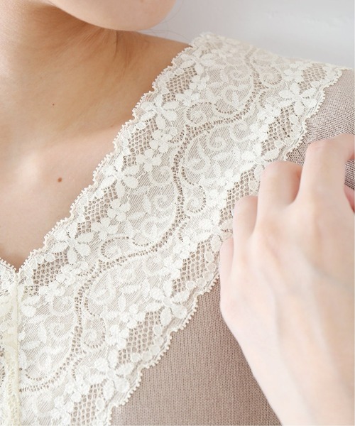 La TOTALITE（ラトータリテ）の「レースVネックプルオーバー【手洗い可能】◆（ニット/セーター・レディース・ベージュ/ナチュラル/ネイビー・FREE）」の17枚目の写真