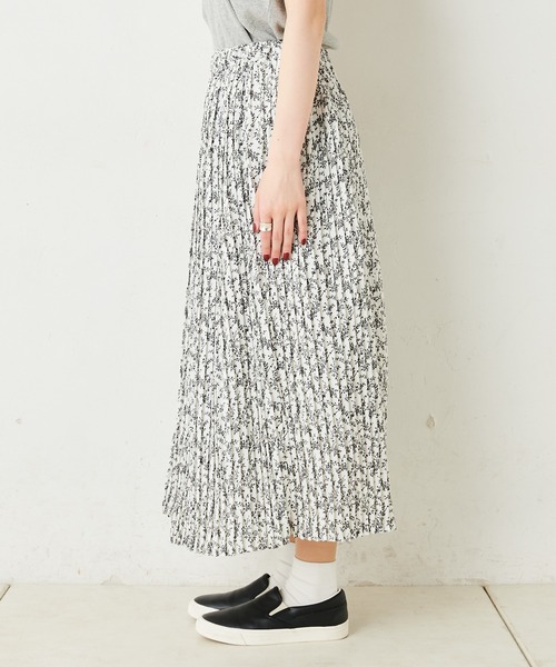 PUAL CE CIN（ピュアルセシン）の「【WEB限定】花柄プリントプリーツスカート（スカート・レディース・ホワイト/ブラック・FREE）」の11枚目の写真