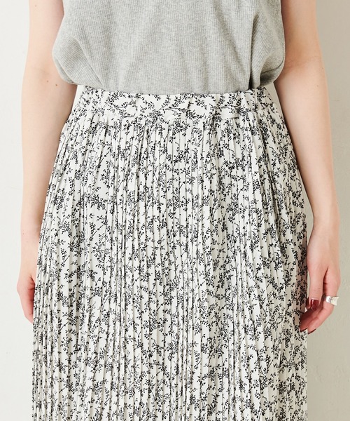 PUAL CE CIN（ピュアルセシン）の「【WEB限定】花柄プリントプリーツスカート（スカート・レディース・ホワイト/ブラック・FREE）」の14枚目の写真