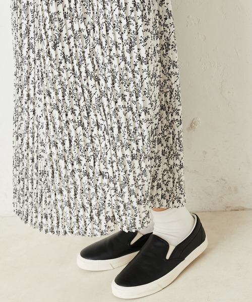 PUAL CE CIN（ピュアルセシン）の「【WEB限定】花柄プリントプリーツスカート（スカート・レディース・ホワイト/ブラック・FREE）」の20枚目の写真