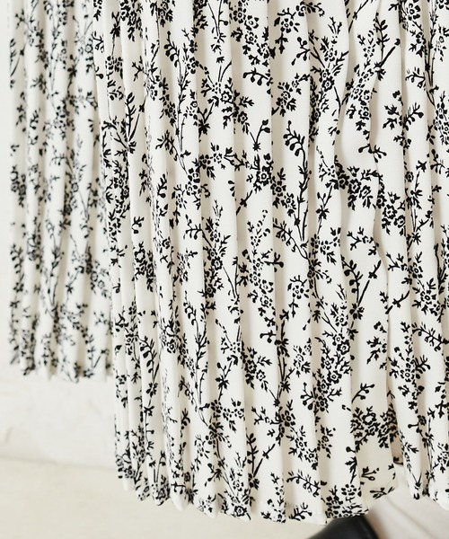 PUAL CE CIN（ピュアルセシン）の「【WEB限定】花柄プリントプリーツスカート（スカート・レディース・ホワイト/ブラック・FREE）」の17枚目の写真