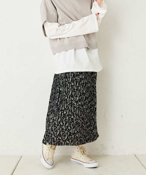 PUAL CE CIN（ピュアルセシン）の「【WEB限定】花柄プリントプリーツスカート（スカート・レディース・ホワイト/ブラック・FREE）」の4枚目の写真