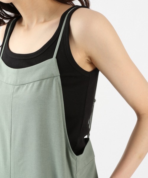 LOWRYS FARM（ローリーズファーム）の「キャミサロペット　932804（サロペット/オーバーオール・レディース・ブラック/ダークブラウン/グリーン/アイボリー・FREE）」の8枚目の写真