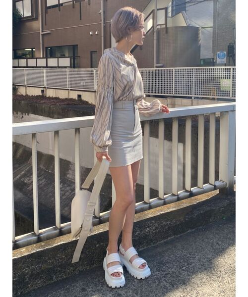 EMODA（エモダ）の「WIDE HOOPピアス（ピアス（両耳用）・レディース・シルバー/ゴールド・FREE）」の6枚目の写真