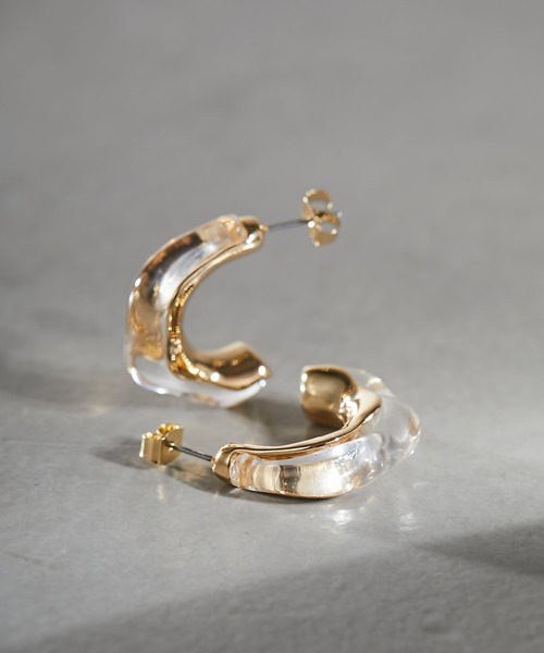 Chico(チコ)の「【新色追加】クリアニュアンスフープピアス(ピアス(両耳用)・レディース・ブラウン/クリア/ホワイト/ベージュ・FREE)」の1枚目の写真