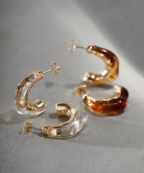 Chico(チコ)の「【新色追加】クリアニュアンスフープピアス(ピアス(両耳用)・レディース・ブラウン/クリア/ホワイト/ベージュ・FREE)」の5枚目の写真