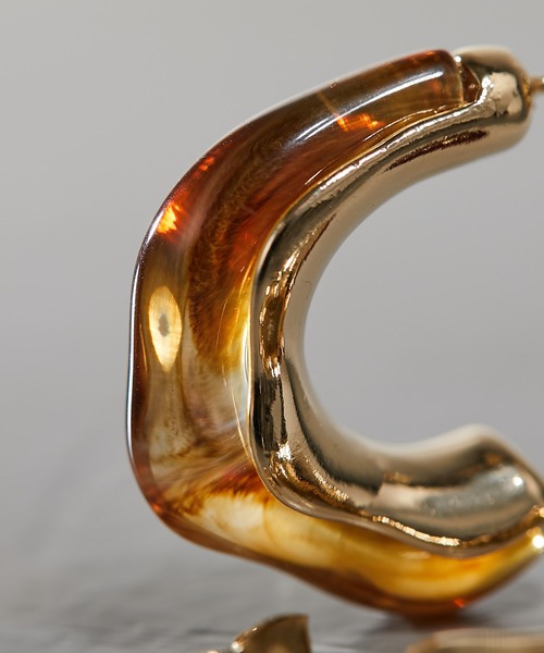 Chico(チコ)の「【新色追加】クリアニュアンスフープピアス(ピアス(両耳用)・レディース・ブラウン/クリア/ホワイト/ベージュ・FREE)」の9枚目の写真