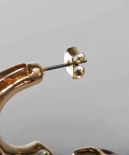 Chico(チコ)の「【新色追加】クリアニュアンスフープピアス(ピアス(両耳用)・レディース・ブラウン/クリア/ホワイト/ベージュ・FREE)」の10枚目の写真