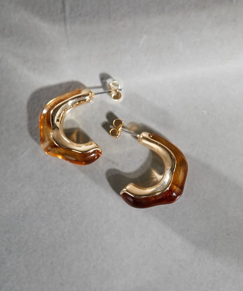 Chico(チコ)の「【新色追加】クリアニュアンスフープピアス(ピアス(両耳用)・レディース・ブラウン/クリア/ホワイト/ベージュ・FREE)」の8枚目の写真