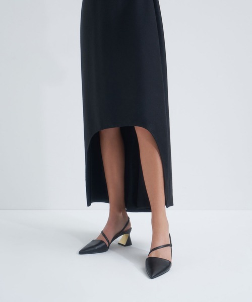 CHARLES & KEITH（チャールズ & キース）の「アシンメトリックストラップ ジオメトリックヒールパンプス / Asymmetric Strap Geometric Heel Pumps（パンプス・レディース・ブラック/オフホワイト・22.5cm/23cm/23.5cm/24.5cm/25cm/25.5cm）」の15枚目の写真