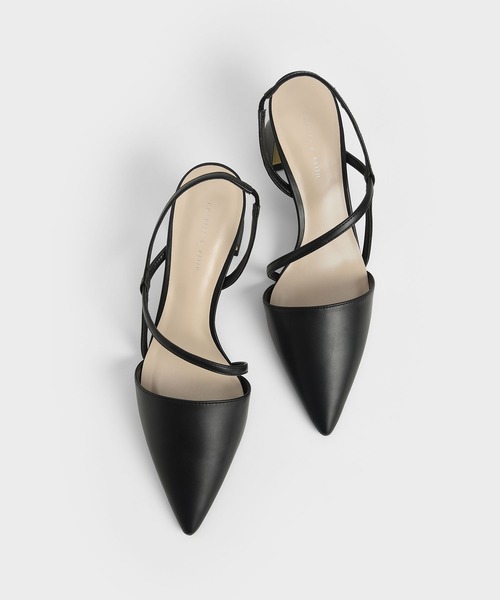 CHARLES & KEITH（チャールズ & キース）の「アシンメトリックストラップ ジオメトリックヒールパンプス / Asymmetric Strap Geometric Heel Pumps（パンプス・レディース・ブラック/オフホワイト・22.5cm/23cm/23.5cm/24.5cm/25cm/25.5cm）」の7枚目の写真