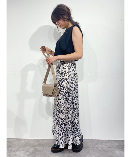 EVRIS（エヴリス）の「プリーツショルダーパットトップス【セットアップ着用可能】（Tシャツ/カットソー・レディース・ブラック/パープル/アイボリー・FREE）」の17枚目の写真