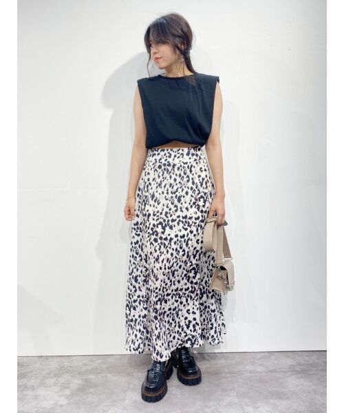 EVRIS（エヴリス）の「プリーツショルダーパットトップス【セットアップ着用可能】（Tシャツ/カットソー・レディース・ブラック/パープル/アイボリー・FREE）」の12枚目の写真