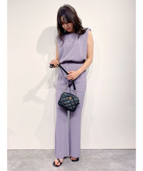 EVRIS（エヴリス）の「プリーツショルダーパットトップス【セットアップ着用可能】（Tシャツ/カットソー・レディース・ブラック/パープル/アイボリー・FREE）」の4枚目の写真