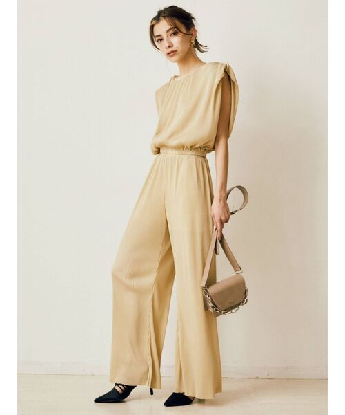 EVRIS（エヴリス）の「プリーツショルダーパットトップス【セットアップ着用可能】（Tシャツ/カットソー・レディース・ブラック/パープル/アイボリー・FREE）」の6枚目の写真