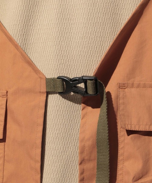 BAYFLOW（ベイフロー）の「【SEASIDE WORKERS（シーサイドワーカーズ）】マルチウェイベスト（ベスト・メンズ・カーキ/オレンジ・FREE）」の20枚目の写真