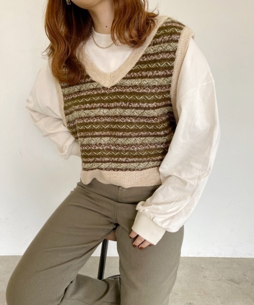 nemne store(ネンネストア)の「秋の香りとジャガードショートニットベスト(ベスト・レディース・カーキ/アイボリー/オフホワイト・フリー)」の3枚目の写真