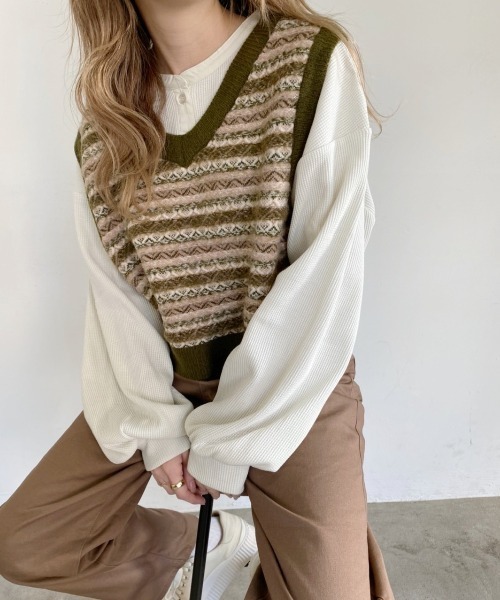 nemne store(ネンネストア)の「秋の香りとジャガードショートニットベスト(ベスト・レディース・カーキ/アイボリー/オフホワイト・フリー)」の13枚目の写真