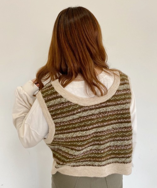 nemne store(ネンネストア)の「秋の香りとジャガードショートニットベスト(ベスト・レディース・カーキ/アイボリー/オフホワイト・フリー)」の7枚目の写真