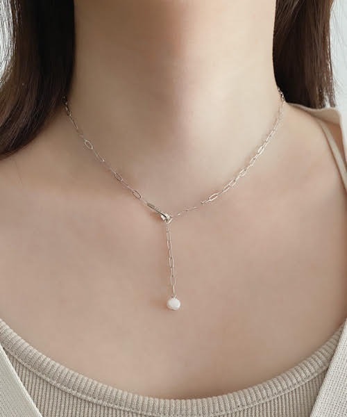 tone（トーン）の「【ECRu.】バロック 淡水パール&チェーンネックレス（ネックレス・レディース・シルバー/ゴールド・FREE）」の4枚目の写真