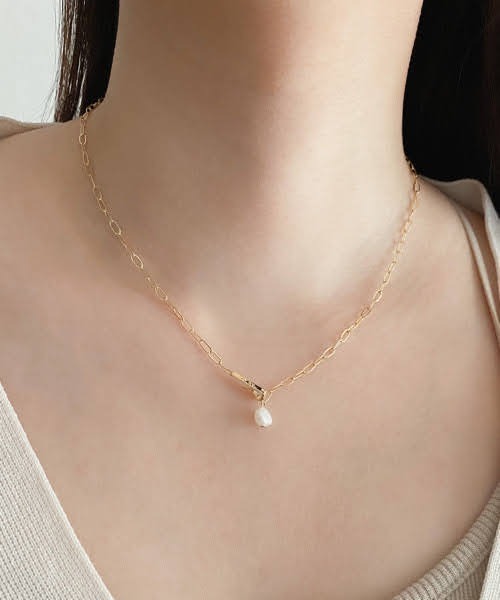 tone（トーン）の「【ECRu.】バロック 淡水パール&チェーンネックレス（ネックレス・レディース・シルバー/ゴールド・FREE）」の7枚目の写真