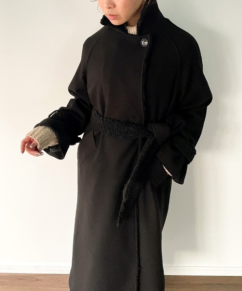 junoah(ジュノア)の「袖ベルトボアロングコート(チェスターコート・レディース・ブラック/ダークグレー/クリーム/ピンクベージュ/ダークベージュ・MEDIUM/LARGE/X-LARGE)」の2枚目の写真